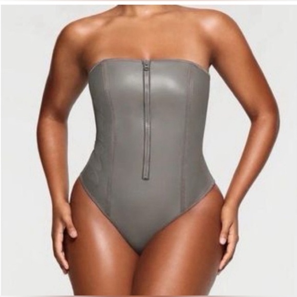 NWT skims one piece swim suit - Picture 3 of 5